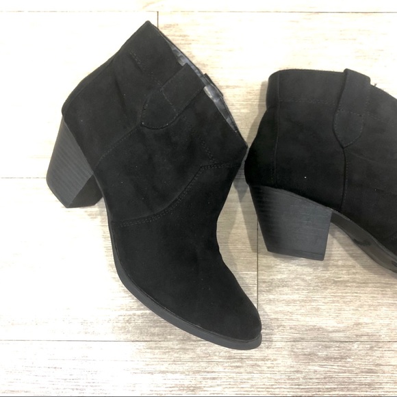 3/$23 Faded Glory Black Faux Suede Booties Size 8 - Picture 2 of 9